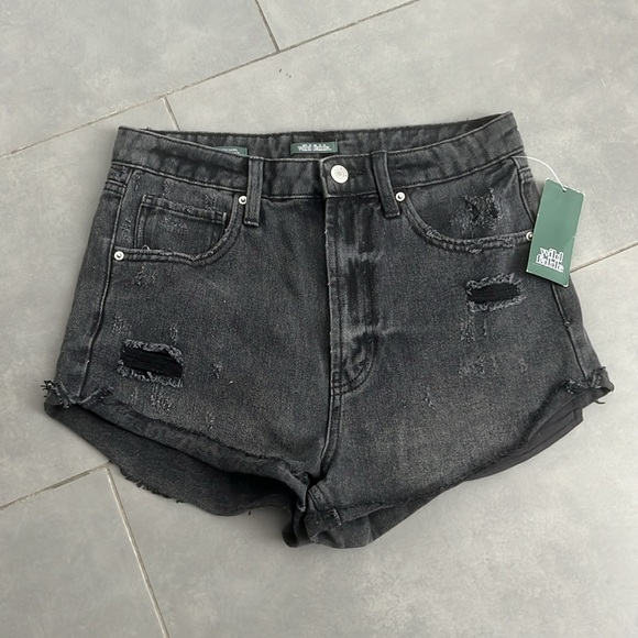 Wild Fable Jeans Highest Rise CHEEKY Shorts Distressed Black Denim Size 4 NWT - Picture 4 of 5